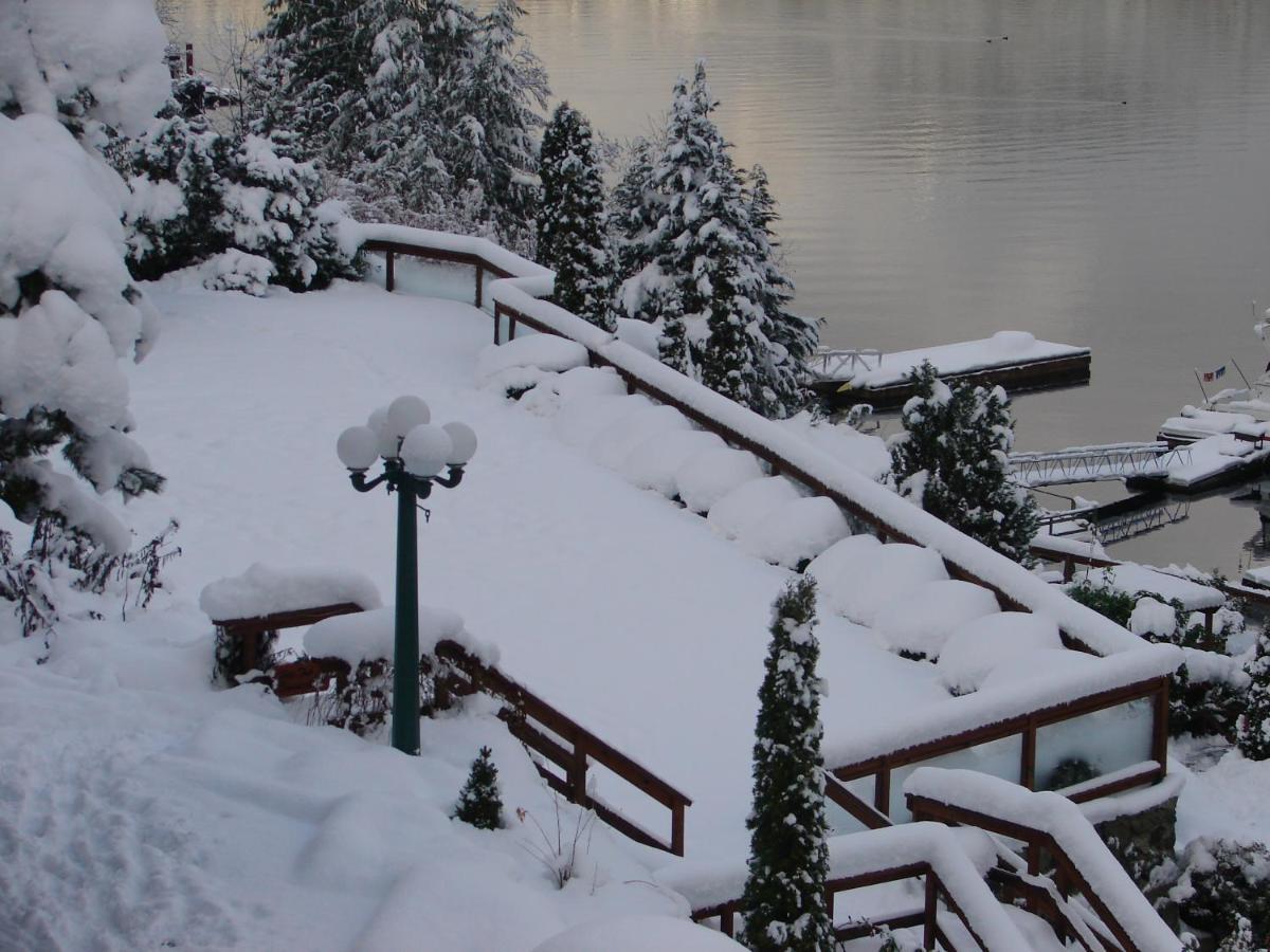 Sunshine Coast Resort Madeira Park Exterior photo