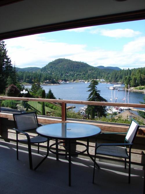 Sunshine Coast Resort Madeira Park Exterior photo