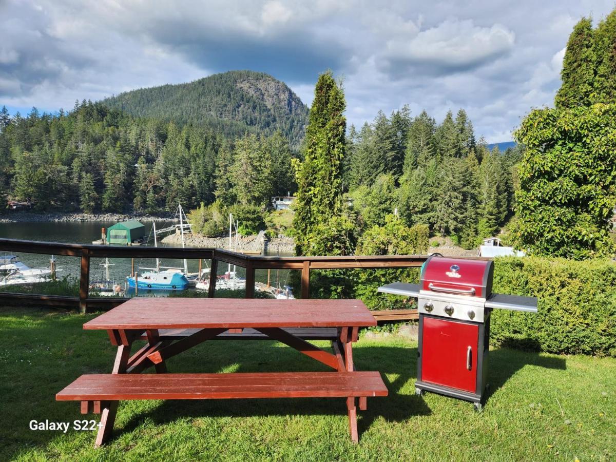 Sunshine Coast Resort Madeira Park Exterior photo