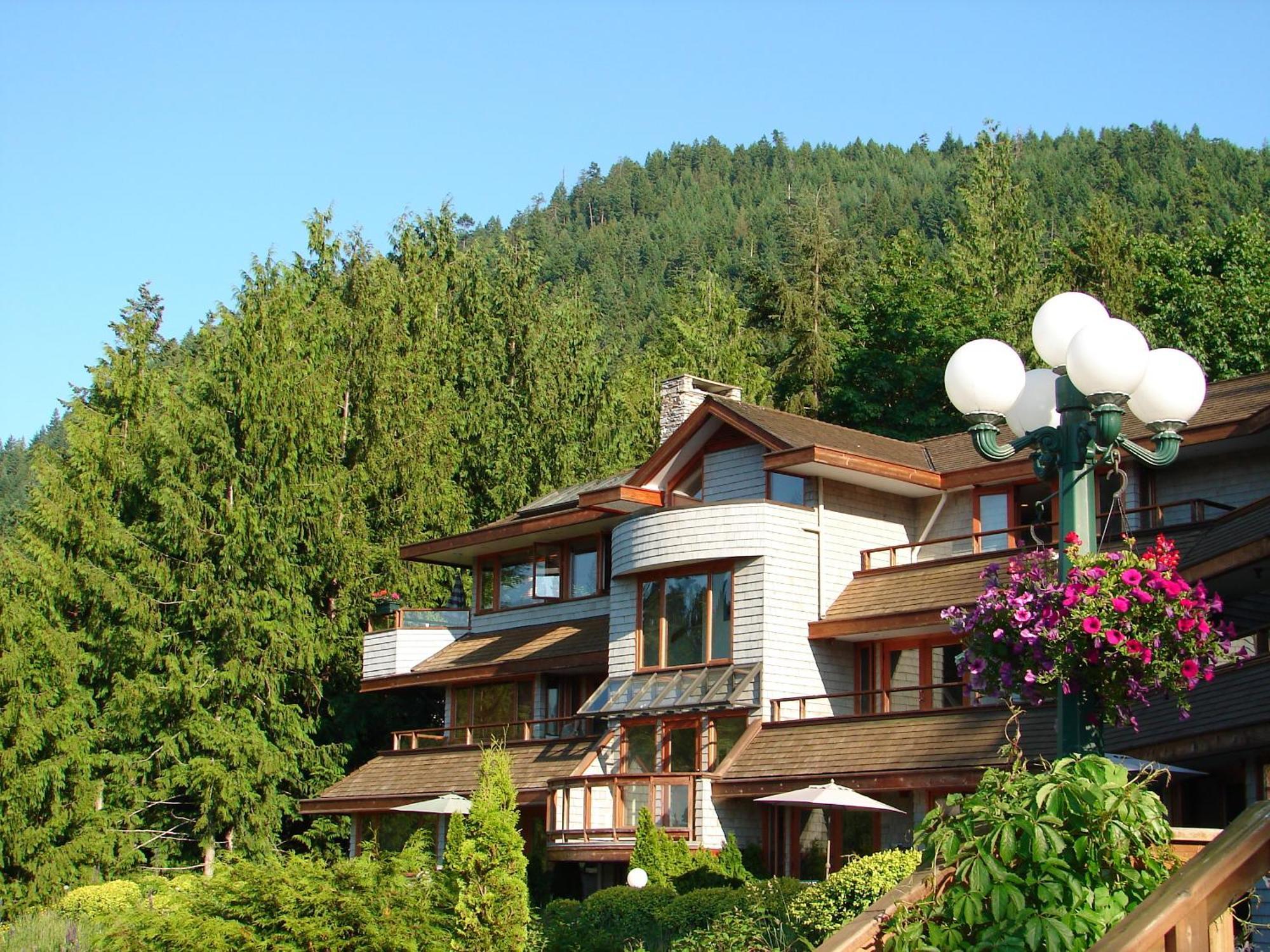 Sunshine Coast Resort Madeira Park Exterior photo